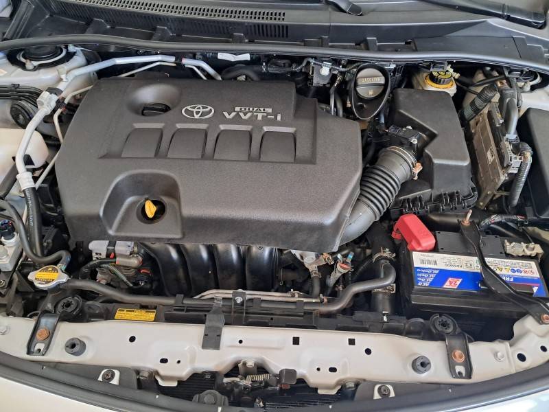 TOYOTA - COROLLA - 2011/2012 - Prata - R$ 64.900,00