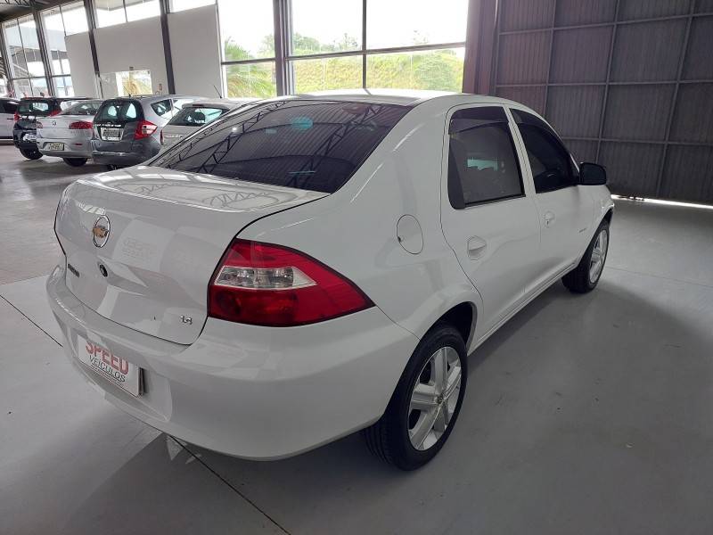 CHEVROLET - PRISMA - 2010/2011 - Branca - R$ 32.900,00