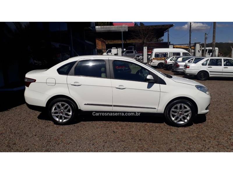 FIAT - GRAND SIENA - 2016/2016 - Branca - R$ 42.900,00