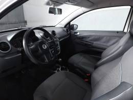 VOLKSWAGEN - SAVEIRO - 2011/2012 - Branca - R$ 46.900,00