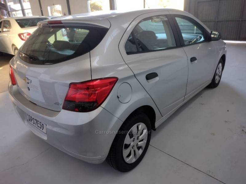 CHEVROLET - ONIX - 2018/2019 - Prata - R$ 52.900,00