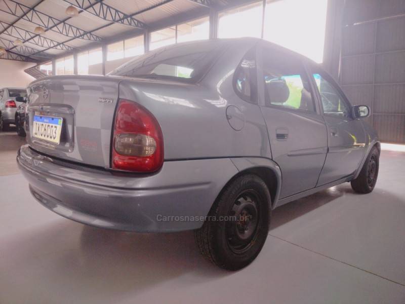 CHEVROLET - CORSA - 2001/2001 - Cinza - R$ 15.900,00