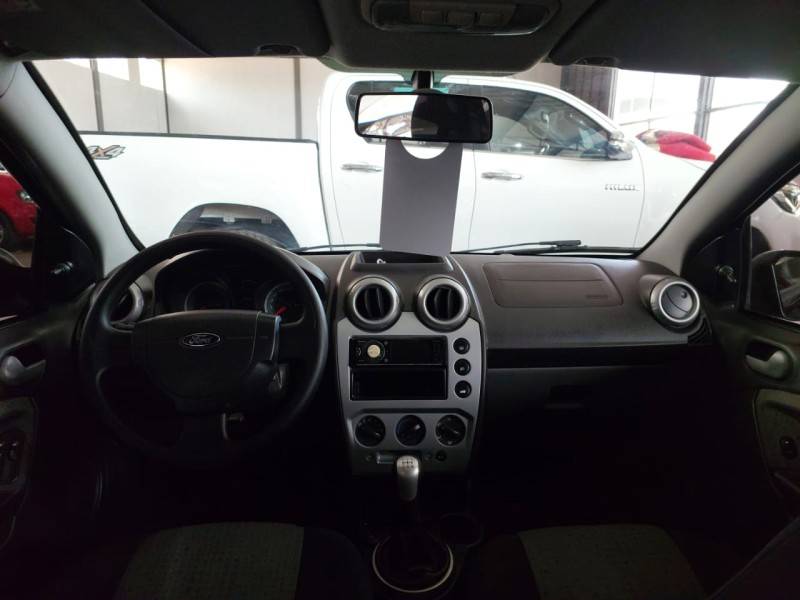 FORD - FIESTA - 2014/2014 - Preta - R$ 38.900,00