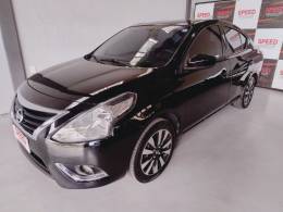 NISSAN - VERSA - 2015/2016 - Preta - R$ 51.900,00