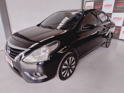 NISSAN - VERSA - 2015/2016 - Preta - R$ 51.900,00