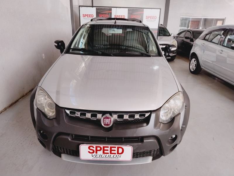 FIAT - PALIO - 2012/2013 - Prata - R$ 43.900,00
