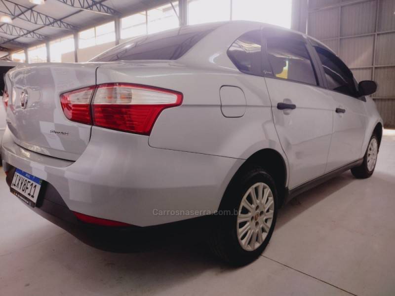 FIAT - GRAND SIENA - 2017/2018 - Prata - R$ 46.900,00