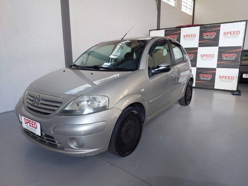 CITROËN - C3 - 2007/2008 - Prata - R$ 21.900,00