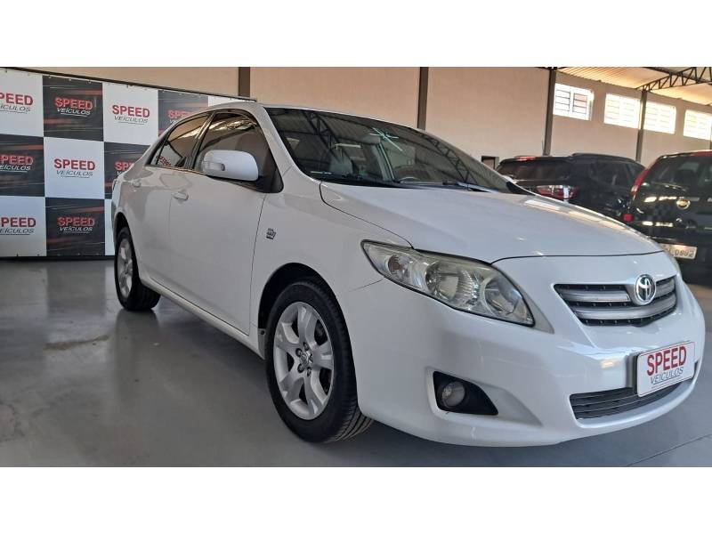 TOYOTA - COROLLA - 2010/2011 - Branca - R$ 64.900,00
