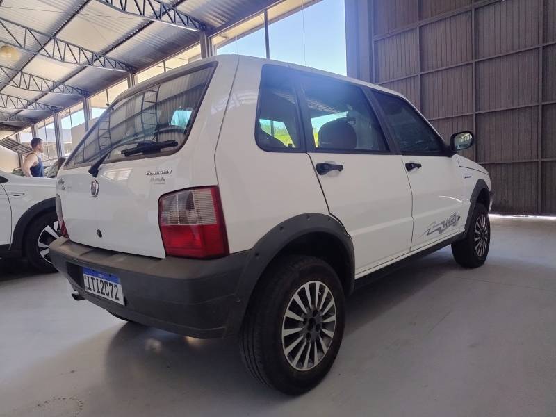 FIAT - UNO - 2012/2013 - Branca - R$ 31.800,00