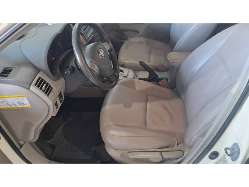 TOYOTA - COROLLA - 2010/2011 - Branca - R$ 64.900,00