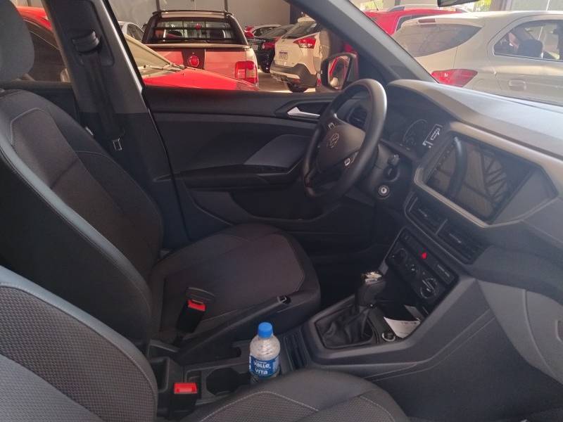 VOLKSWAGEN - T-CROSS - 2022/2023 - Prata - R$ 107.900,00