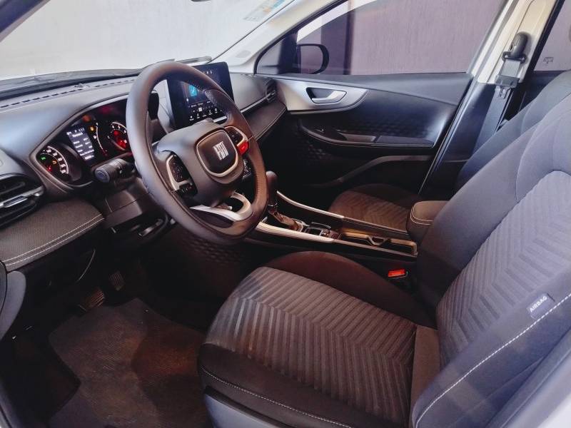 FIAT - FASTBACK - 2023/2024 - Branca - R$ 119.800,00