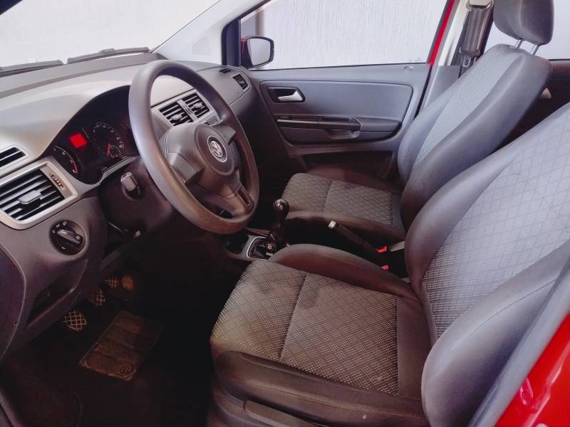 VOLKSWAGEN - FOX - 2014/2015 - Vermelha - R$ 44.900,00