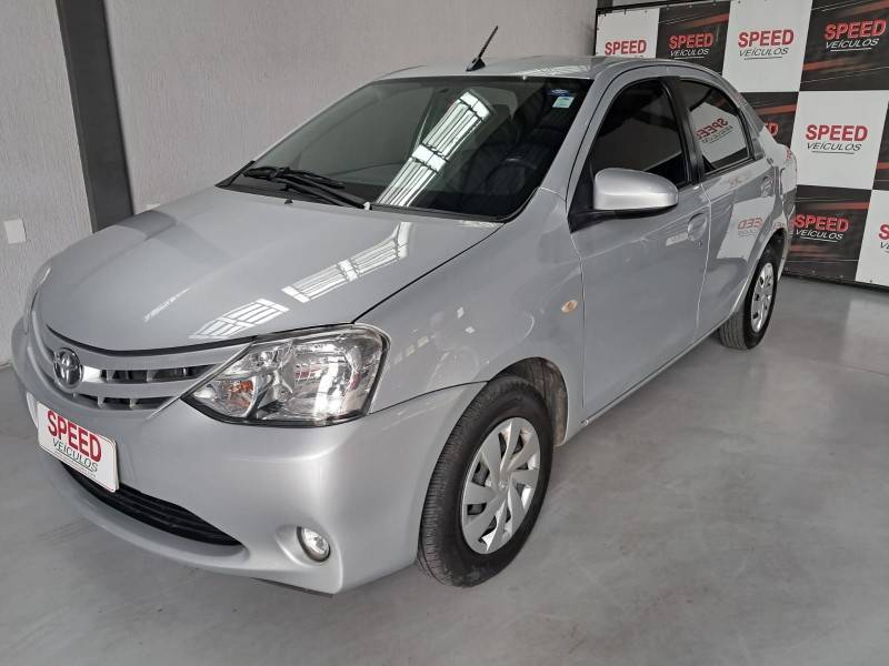 TOYOTA - ETIOS - 2016/2017 - Prata - R$ 57.900,00