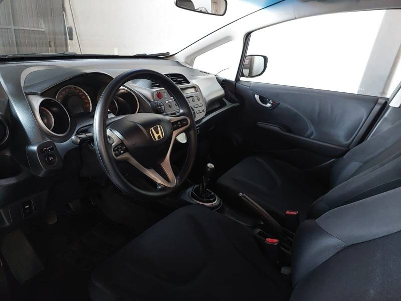 HONDA - FIT - 2011/2012 - Cinza - R$ 50.900,00