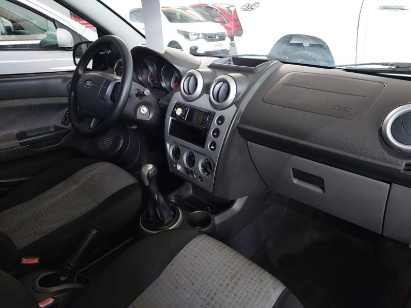 FORD - FIESTA - 2014/2014 - Preta - R$ 38.900,00