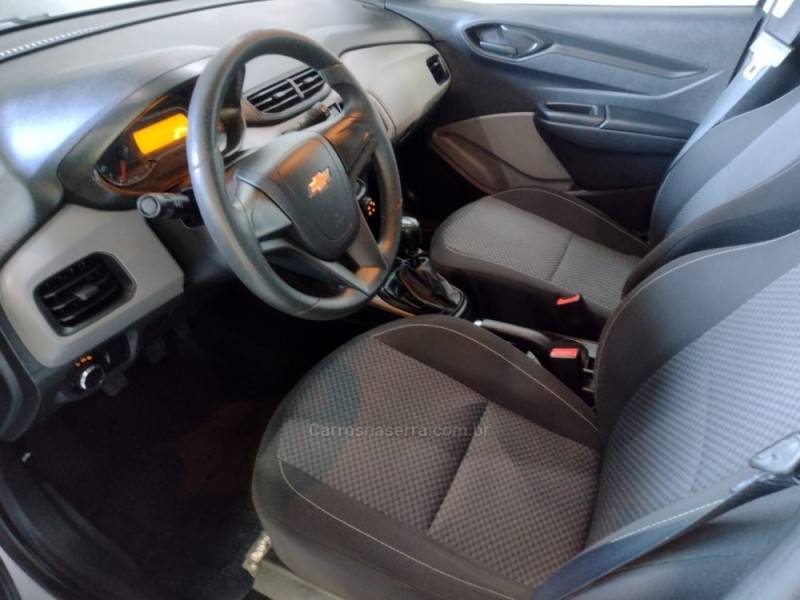 CHEVROLET - ONIX - 2018/2019 - Prata - R$ 52.900,00