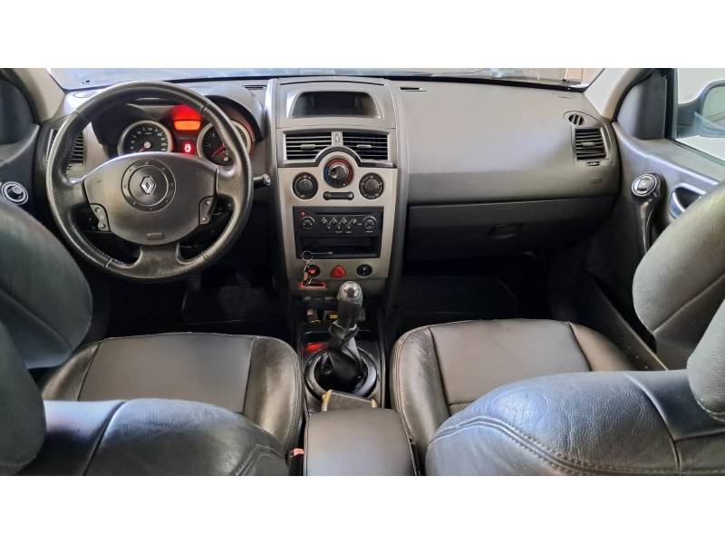 RENAULT - MÉGANE - 2006/2007 - Cinza - R$ 24.900,00