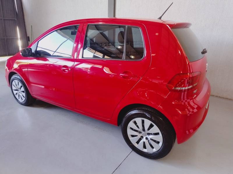 VOLKSWAGEN - FOX - 2014/2015 - Vermelha - R$ 44.900,00