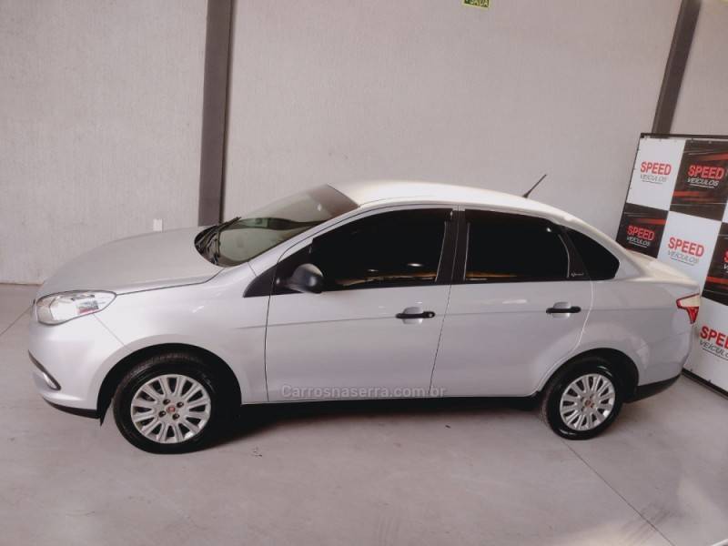 FIAT - GRAND SIENA - 2017/2018 - Prata - R$ 46.900,00