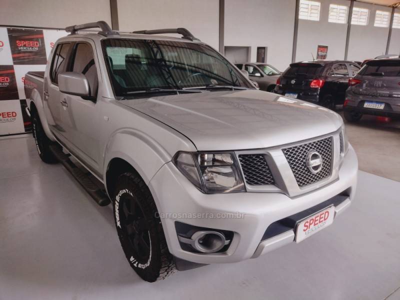 NISSAN - FRONTIER - 2014/2015 - Prata - R$ 111.900,00