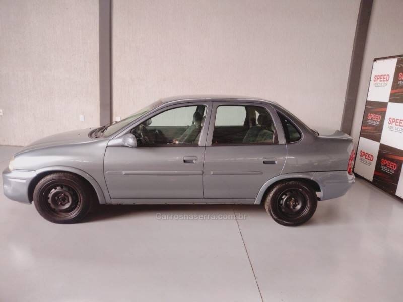 CHEVROLET - CORSA - 2001/2001 - Cinza - R$ 15.900,00
