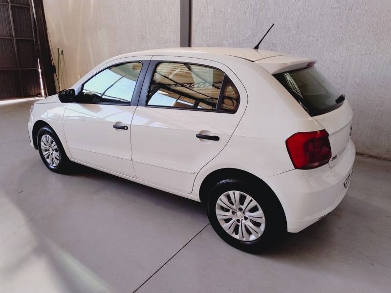 VOLKSWAGEN - GOL - 2016/2017 - Branca - R$ 46.900,00