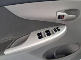 TOYOTA - COROLLA - 2011/2012 - Prata - R$ 64.900,00