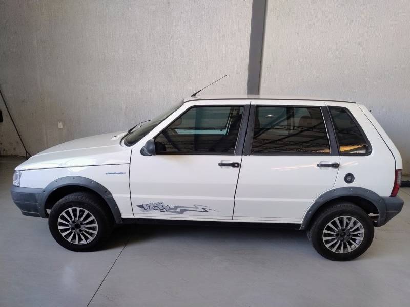 FIAT - UNO - 2012/2013 - Branca - R$ 31.800,00