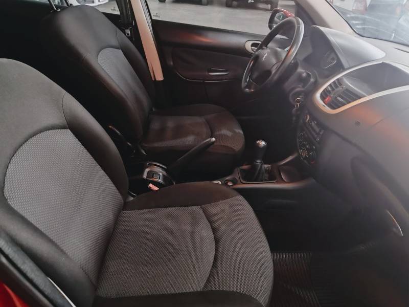 PEUGEOT - 207 - 2011/2012 - Vermelha - R$ 23.900,00
