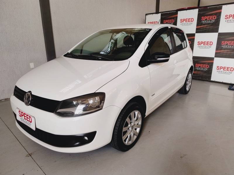 VOLKSWAGEN - FOX - 2014/2014 - Branca - R$ 43.900,00