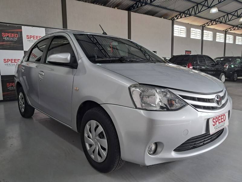 TOYOTA - ETIOS - 2016/2017 - Prata - R$ 57.900,00