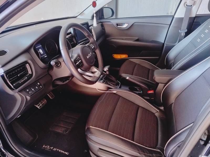 KIA MOTORS - STONIC - 2021/2022 - Preta - R$ 104.900,00