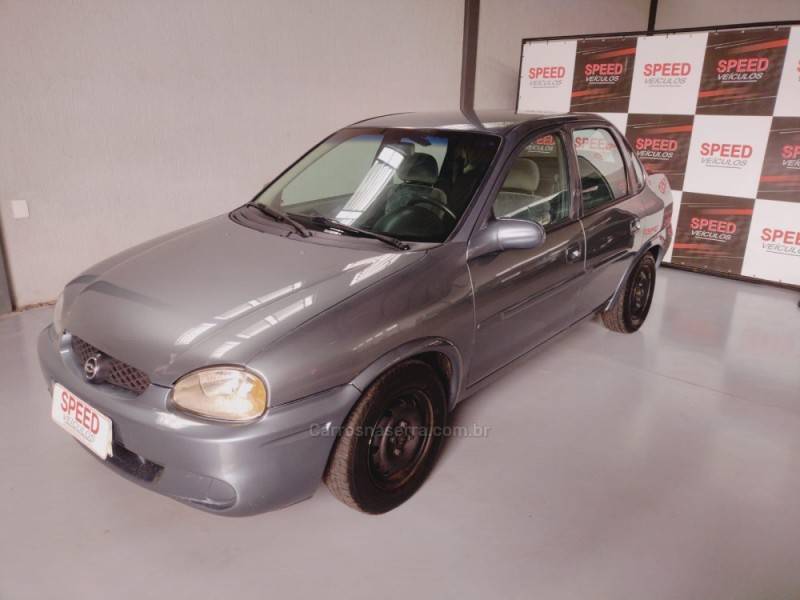 CHEVROLET - CORSA - 2001/2001 - Cinza - R$ 15.900,00