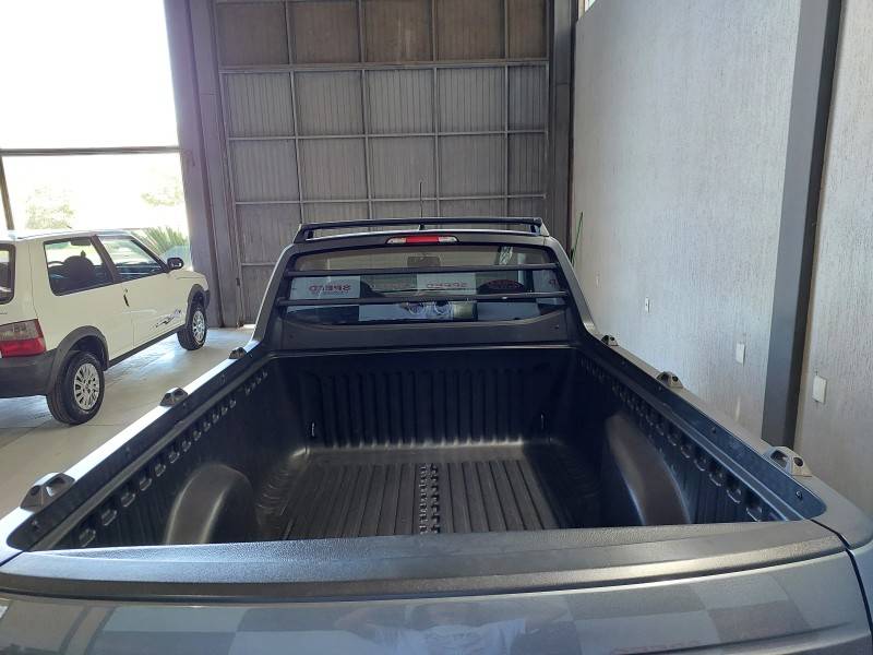 VOLKSWAGEN - SAVEIRO - 2018/2018 - Cinza - R$ 59.800,00