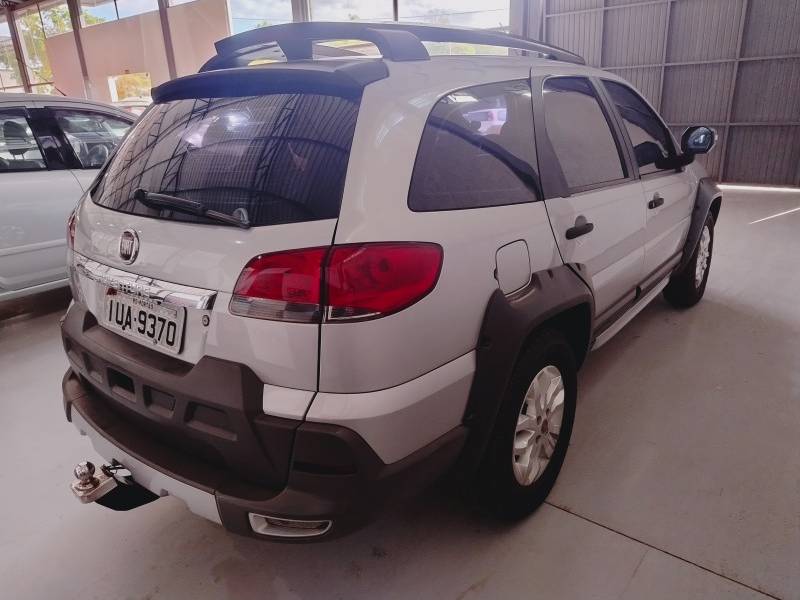 FIAT - PALIO - 2012/2013 - Prata - R$ 43.900,00