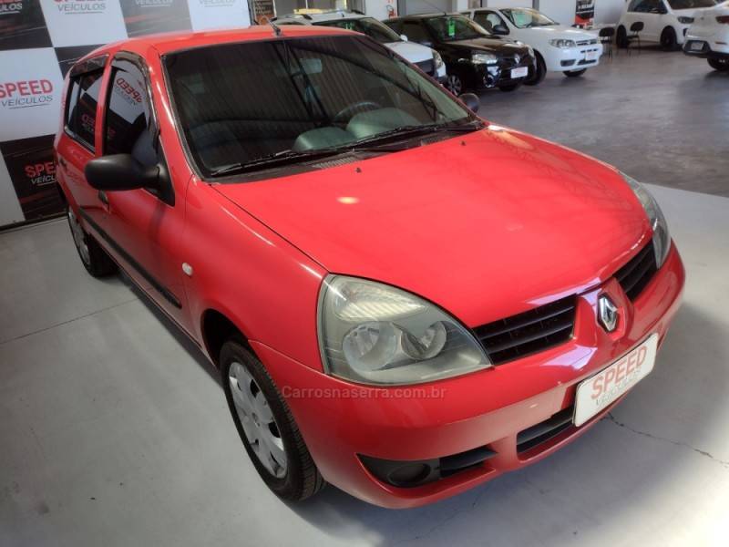 RENAULT - CLIO - 2009/2010 - Vermelha - R$ 24.900,00