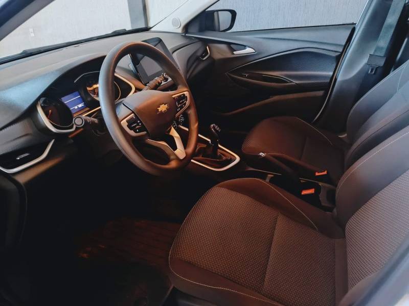 CHEVROLET - ONIX - 2024/2024 - Branca - R$ 82.900,00