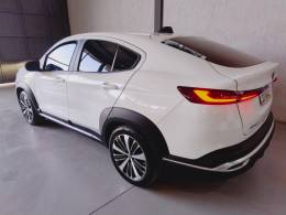 FIAT - FASTBACK - 2023/2024 - Branca - R$ 119.800,00