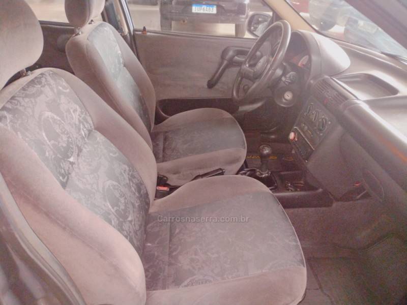 CHEVROLET - CORSA - 2001/2001 - Cinza - R$ 15.900,00