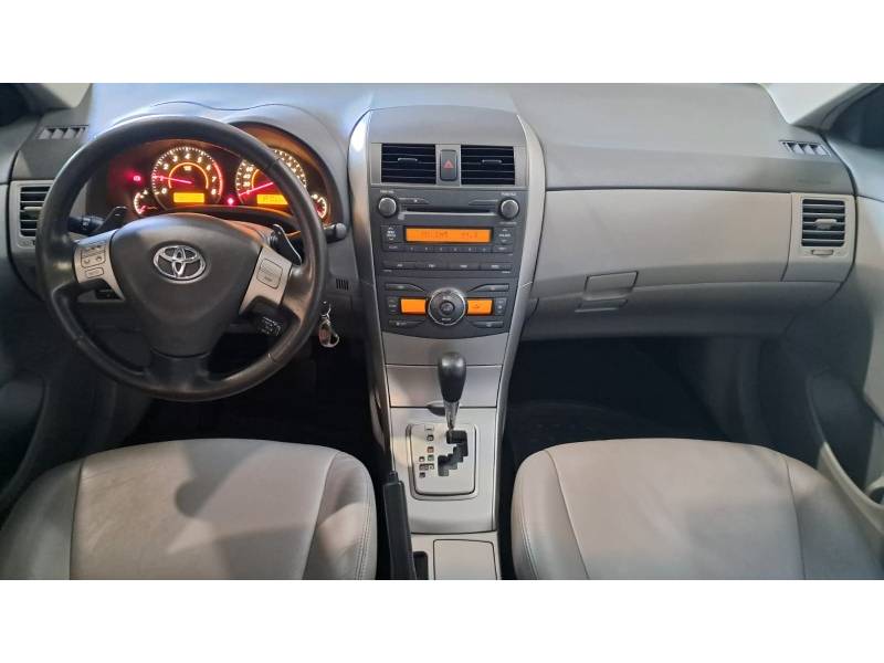 TOYOTA - COROLLA - 2010/2011 - Branca - R$ 64.900,00