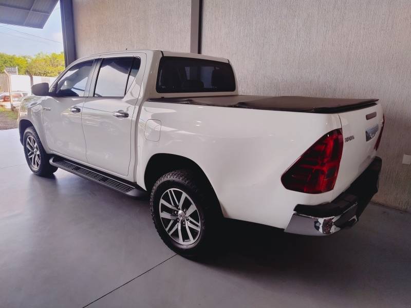 TOYOTA - HILUX - 2019/2019 - Branca - R$ 195.900,00