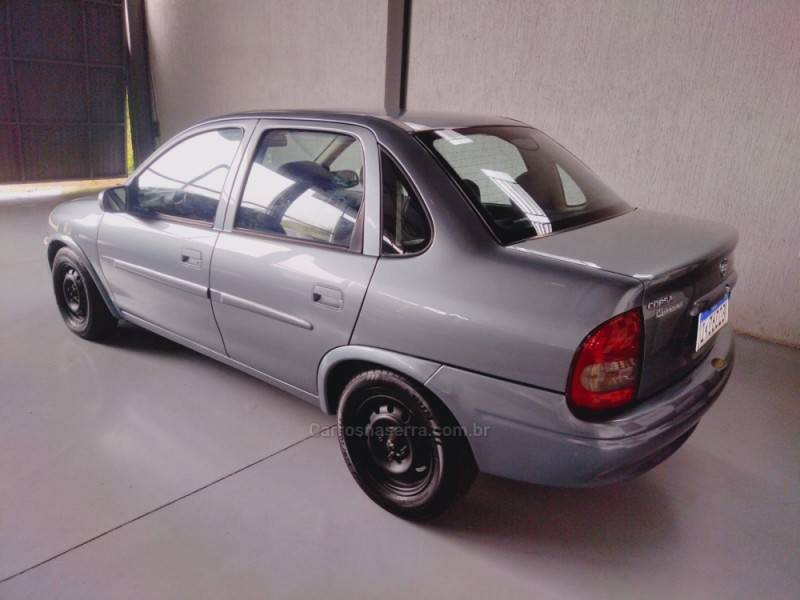 CHEVROLET - CORSA - 2001/2001 - Cinza - R$ 15.900,00