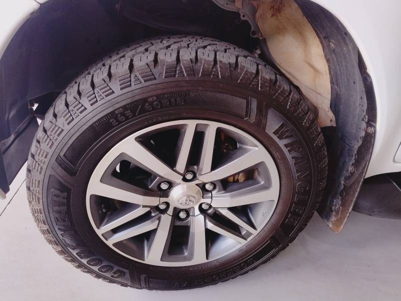 TOYOTA - HILUX - 2019/2019 - Branca - R$ 195.900,00