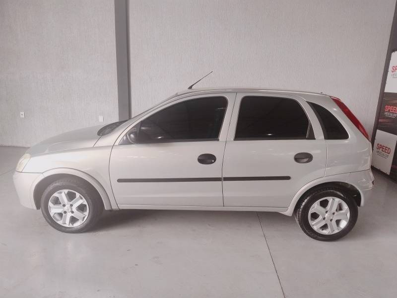 CHEVROLET - CORSA - 2003/2004 - Bege - R$ 24.900,00