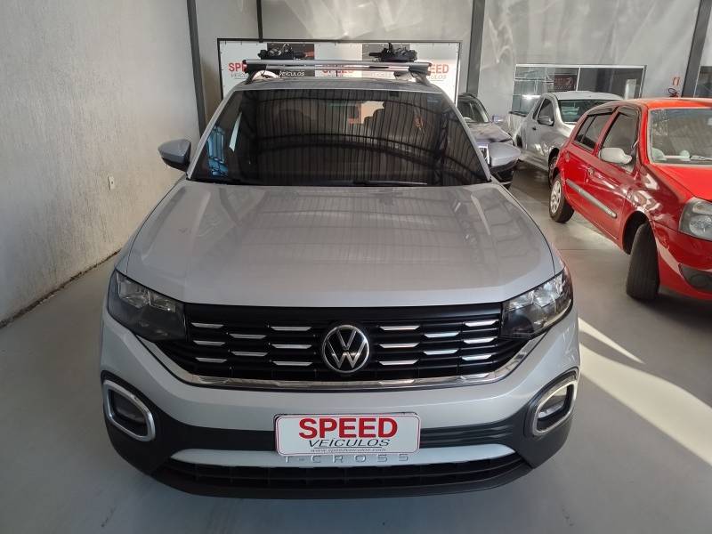 VOLKSWAGEN - T-CROSS - 2022/2023 - Prata - R$ 107.900,00