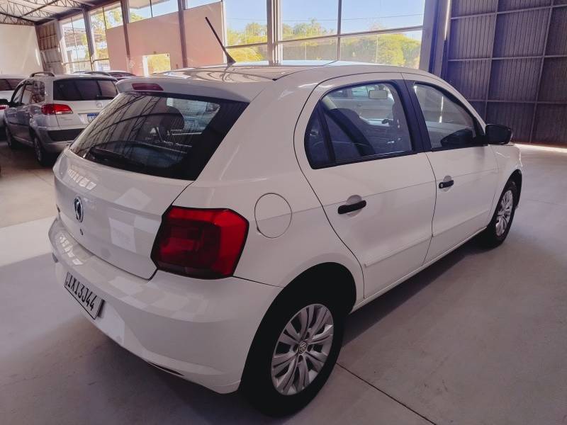 VOLKSWAGEN - GOL - 2016/2017 - Branca - R$ 46.900,00