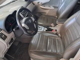 TOYOTA - COROLLA - 2011/2012 - Prata - R$ 64.900,00