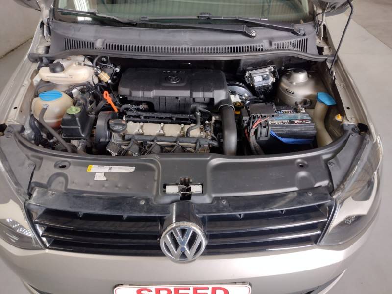 VOLKSWAGEN - FOX - 2013/2014 - Prata - R$ 43.900,00